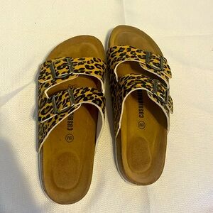 Cushionaire sandals size 8